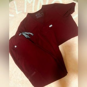 FIGS scrub set- Zamora pant and Catarina top- bergundy